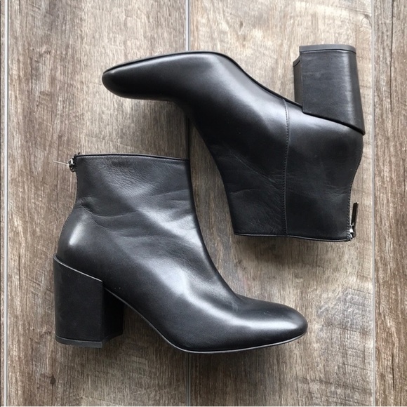 Stuart Weitzman Shoes - Stuart Weitzman Black Leather Heeled Booties 7